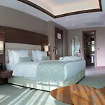 Bricks Ξενοδοχείο 5*